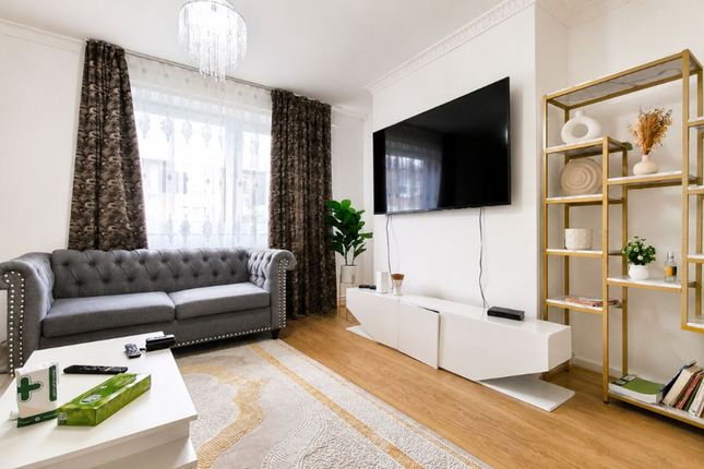 54b Somerford Grove Estate, London photo 4