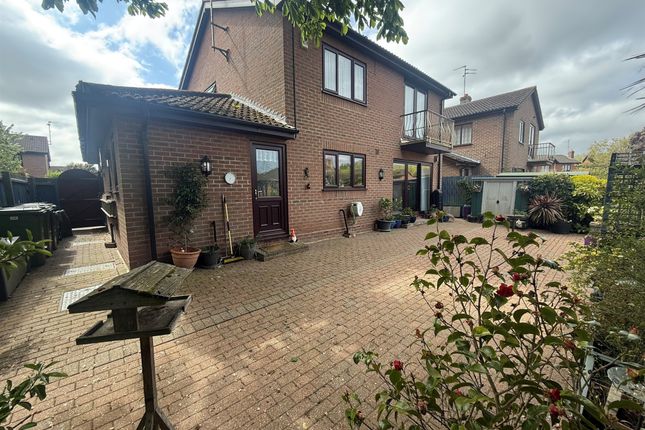 54, Riverside Mead, Peterborough photo 2