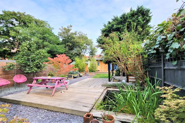 55b Mitcham Park, Mitcham photo 2
