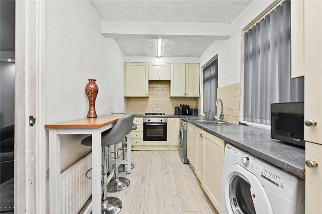 11, Priesthorpe Avenue, Pudsey photo 3