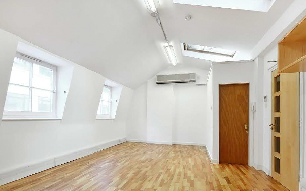 Office to let in Coach &amp; Horses Yard, London