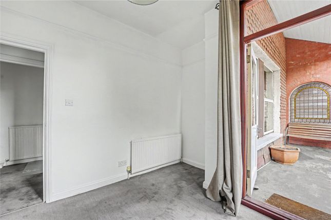 Flat C, 5, Queens Avenue, London photo 2