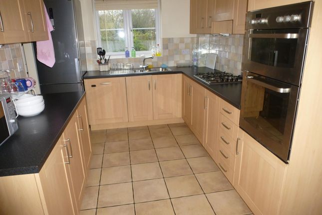 31, Boleyn Avenue, Peterborough photo 2