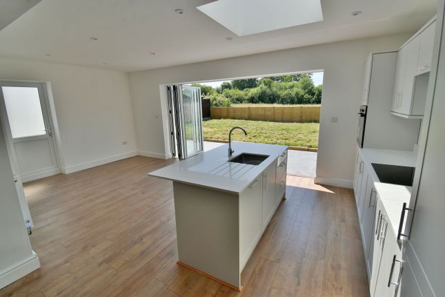 25, Bracken Road, Ferndown photo 4