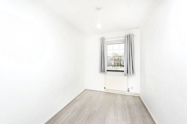 Terraced house to rent in White Horse Lane, London