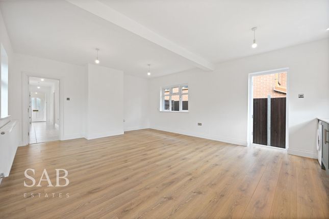 71 Ferrymead Avenue, Greenford photo 2