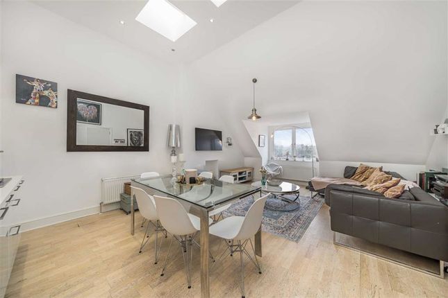 Flat for sale in Dartmouth Road, Mapesbury, London