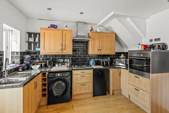 2, Montgomery Close, Saltash photo 4
