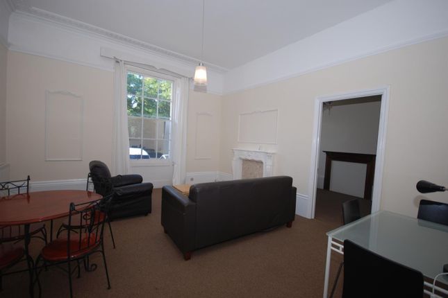 26 Clarendon Square, Leamington Spa photo 2