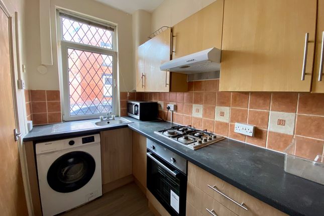 Harold Avenue, 17, Leeds photo 3