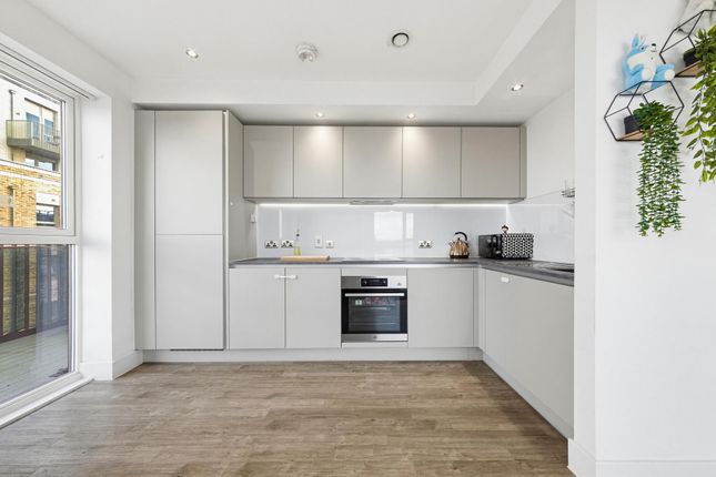 Flat 51 1, Wray Avenue, London photo 4