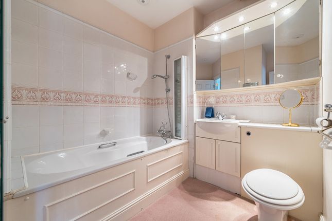 3, Lakeside Grange, Weybridge photo 4