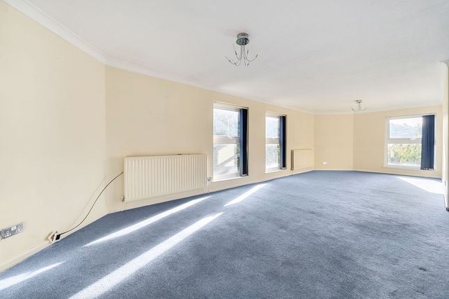 98 Chapel Fields Charterhouse Road, Godalming photo 4