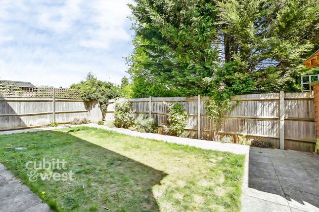 3, Regal House, 2, Monson Road, Redhill photo 3