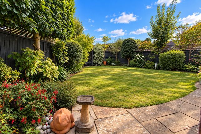 52, Kenny Drive, Carshalton Beeches photo 3