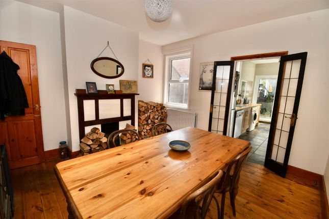 5, Hallam Road, Godalming photo 4