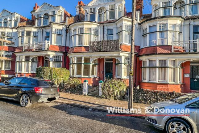 2 bed flat to rent in Palmeira Avenue, Westcliff-On-Sea SS0