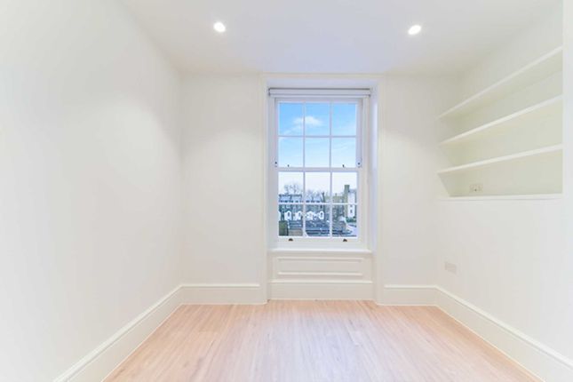 Flat to rent in Craven Road, Bayswater, London