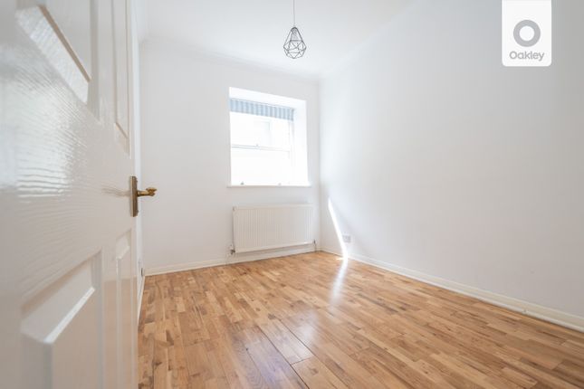 Flat 37, Chain Pier House, Brighton photo 4