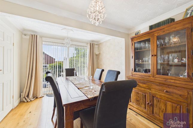 16, Goldfinch Close, Caldicot photo 4