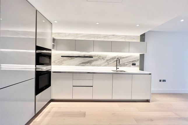 1-bed flat on 52 Cassini Apartments, Cascade Way, London, £826,000