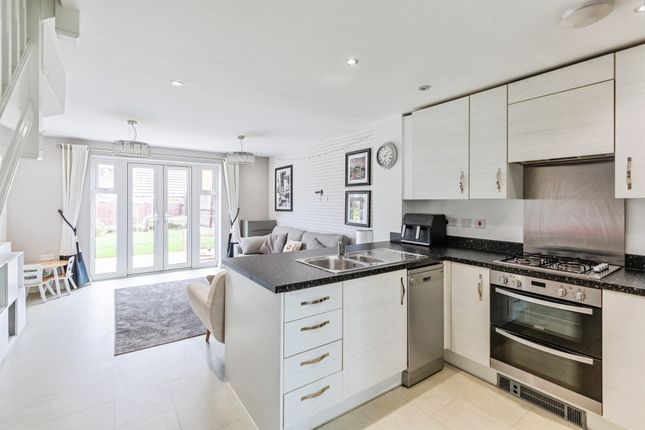 44, Chelveston Road, Wellingborough photo 2