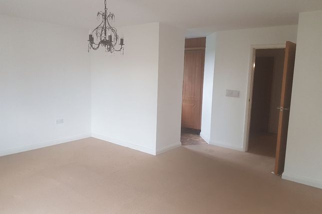 Flat to rent in Flat 29, Badgers Rake, Oldham Road, Springhead, Lancashire