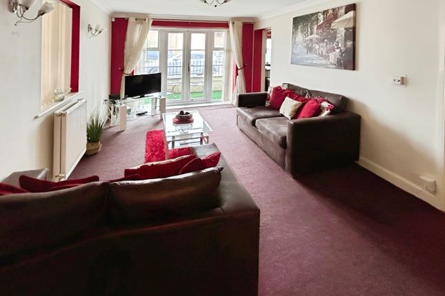 9, Lower Corniche, Hythe photo 3
