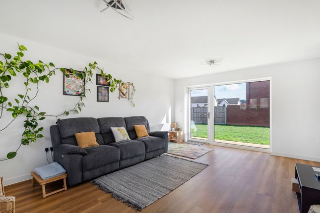 6 Image Road, Swindon photo 4