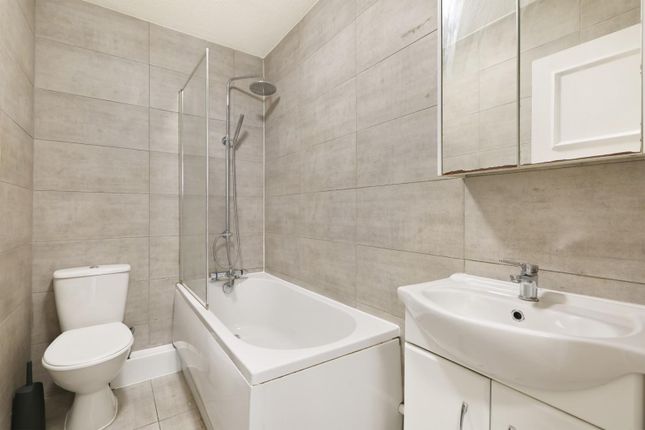 122D, 6 Belle Vue Court, Devonshire Road, London photo 3