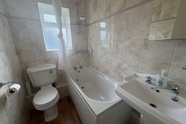 3, Spring Row, Bradford photo 4
