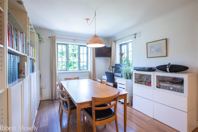 9, Walnut Tree Close, Westerham photo 4