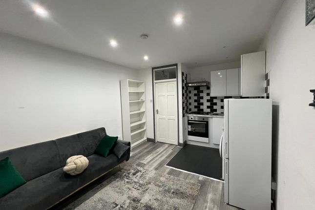 1-bed flat on St. Kilda's Road, London, £310,000