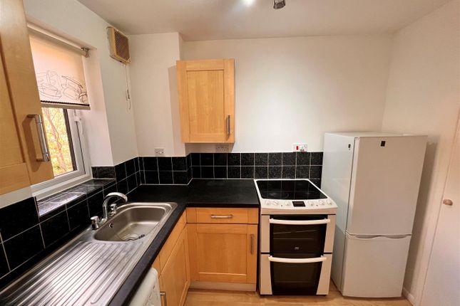 6, Purbeck House, Watford photo 3