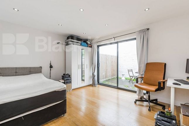 Lotus Mews N19, London photo 2