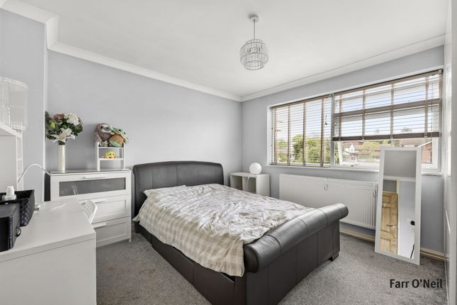 16, Cedar Close, Buckhurst Hill photo 4