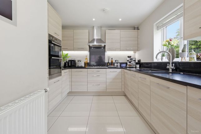 13 Whitefield Way, Brentwood photo 2