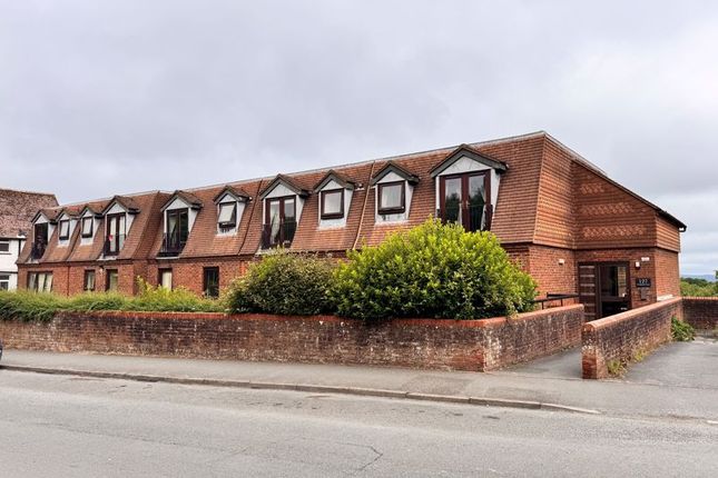 2-bed flat on 12 Woodpecker Court 127, Hastings Road, Tunbridge Wells, £275,000