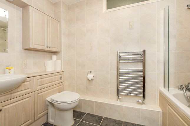 34, Fairfield Road, Uxbridge photo 4