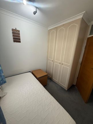 31, Halsham Crescent, BARKING photo 3