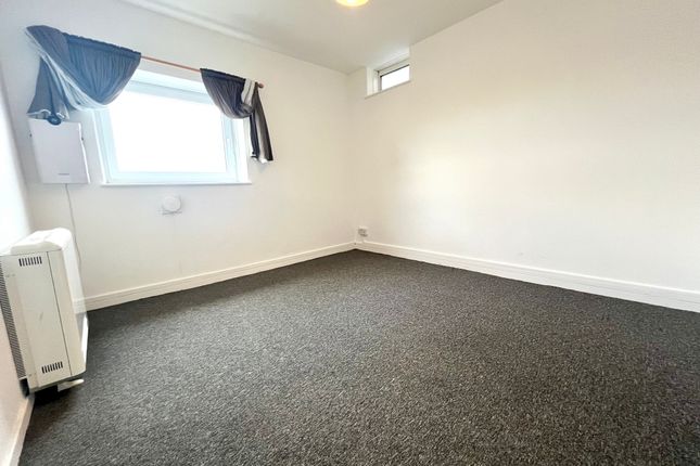 Flat 48, London photo 4