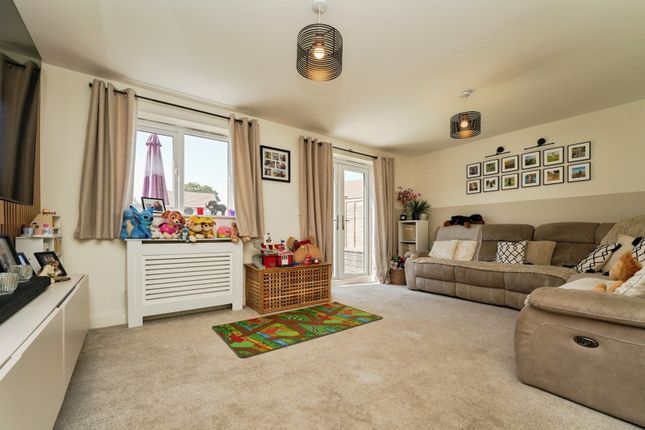 3, Rudge Close, Gloucester photo 4