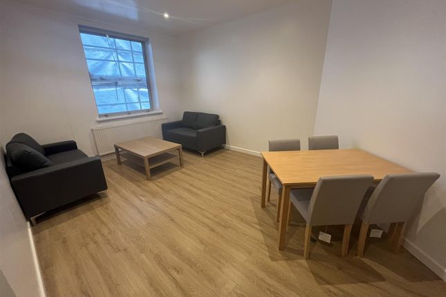 Flat to rent in Princess Street, Manchester