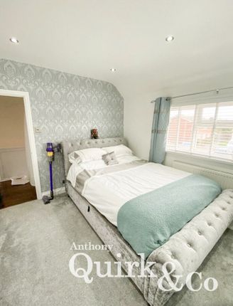 38a, Appletree Way, Wickford photo 5
