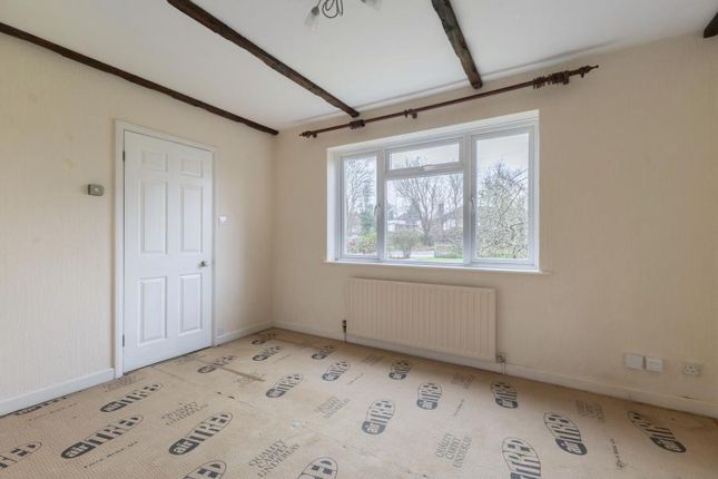 21, Crown Road, Virginia Water photo 3