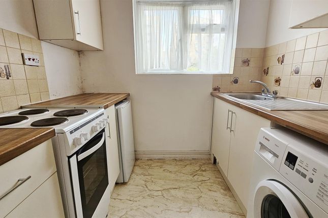 9 Brunel House, Keith Road, Hayes photo 3