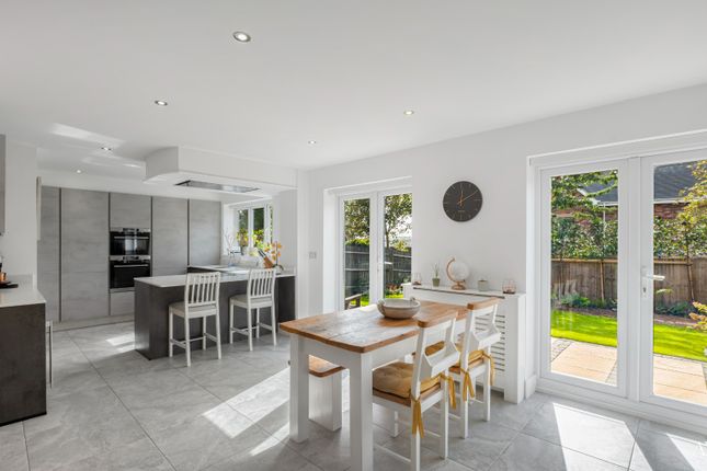 2 Hayfield Grove, Aldridge, West Midlands photo 2
