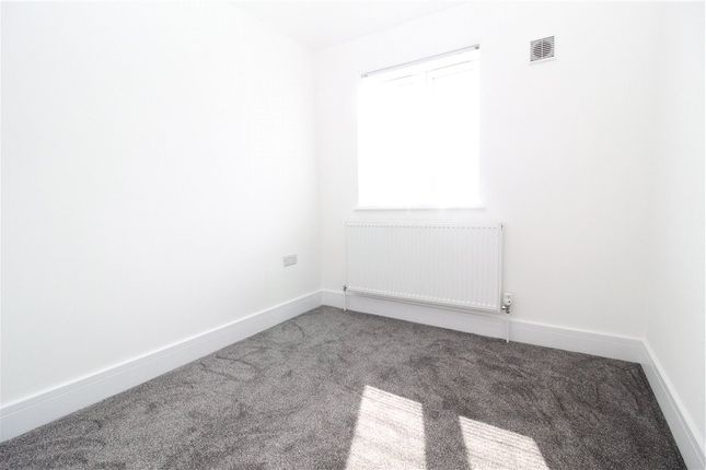 33, Longford Avenue, Feltham photo 5