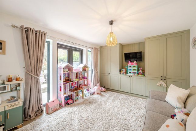 11, Nettleton Close, West Yorkshire photo 4