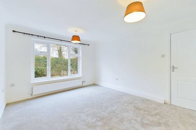 74 Helmsdale Lane, Warrington photo 2